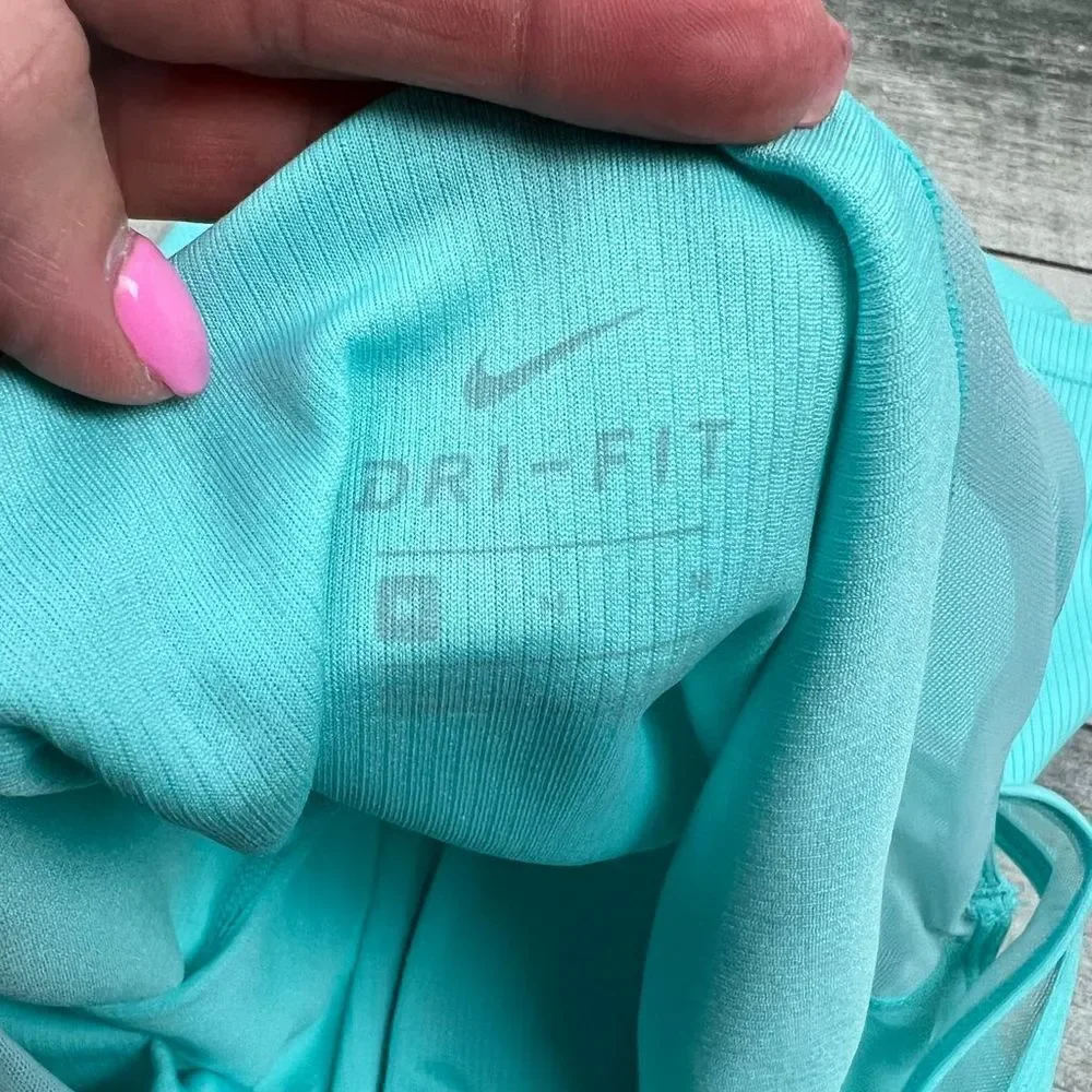 Nike ribbed work out tank top‎